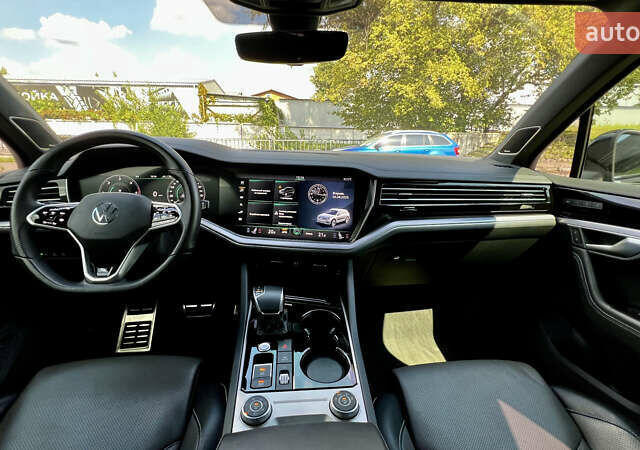 Черный Фольксваген Туарег, объемом двигателя 3 л и пробегом 171 тыс. км за 51999 $, фото 44 на Automoto.ua