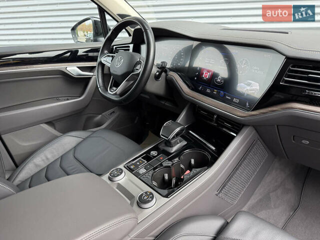 Черный Фольксваген Туарег, объемом двигателя 3 л и пробегом 140 тыс. км за 57999 $, фото 33 на Automoto.ua