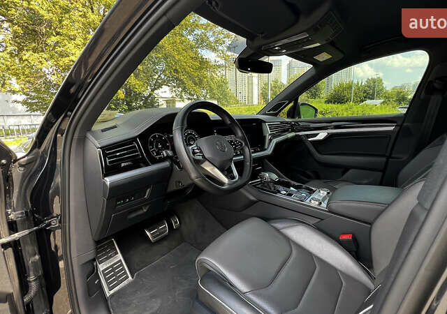 Черный Фольксваген Туарег, объемом двигателя 3 л и пробегом 171 тыс. км за 51999 $, фото 27 на Automoto.ua