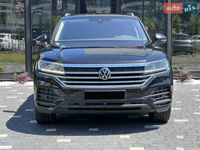 Черный Фольксваген Туарег, объемом двигателя 3 л и пробегом 143 тыс. км за 46000 $, фото 4 на Automoto.ua