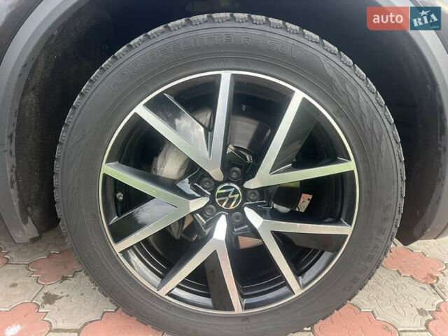 Черный Фольксваген Туарег, объемом двигателя 3 л и пробегом 142 тыс. км за 53700 $, фото 6 на Automoto.ua