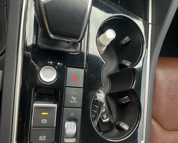 Черный Фольксваген Туарег, объемом двигателя 3 л и пробегом 142 тыс. км за 53700 $, фото 20 на Automoto.ua