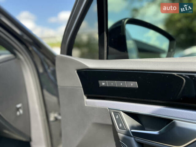 Черный Фольксваген Туарег, объемом двигателя 3 л и пробегом 171 тыс. км за 51999 $, фото 42 на Automoto.ua