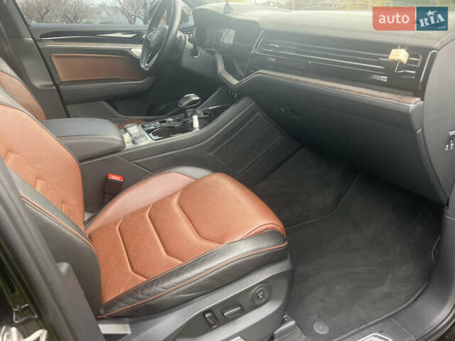 Черный Фольксваген Туарег, объемом двигателя 3 л и пробегом 142 тыс. км за 53700 $, фото 9 на Automoto.ua