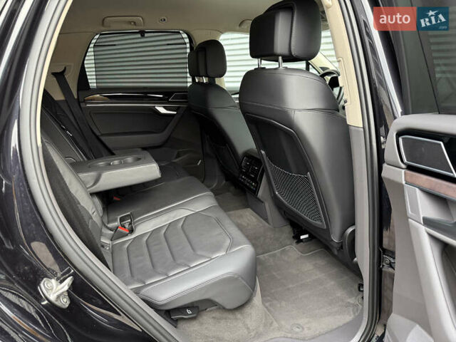 Черный Фольксваген Туарег, объемом двигателя 3 л и пробегом 140 тыс. км за 57999 $, фото 45 на Automoto.ua