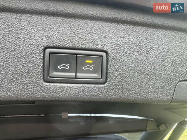 Черный Фольксваген Туарег, объемом двигателя 3 л и пробегом 142 тыс. км за 53700 $, фото 22 на Automoto.ua