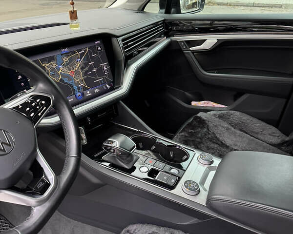 Черный Фольксваген Туарег, объемом двигателя 2.97 л и пробегом 186 тыс. км за 53000 $, фото 17 на Automoto.ua