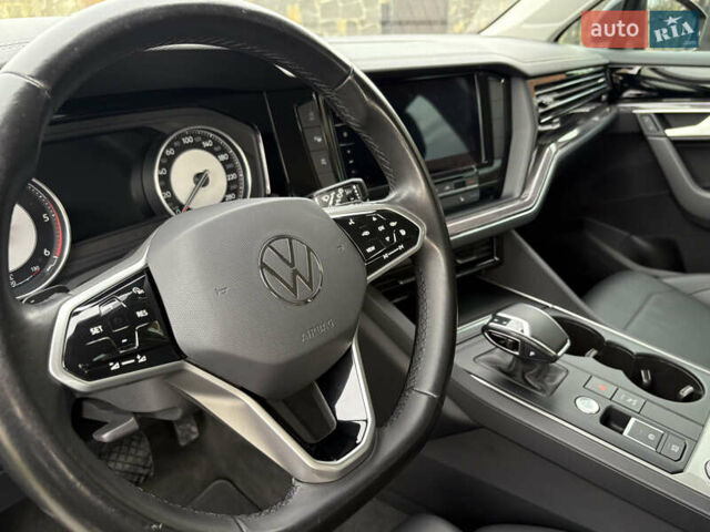 Черный Фольксваген Туарег, объемом двигателя 2.97 л и пробегом 133 тыс. км за 46900 $, фото 19 на Automoto.ua