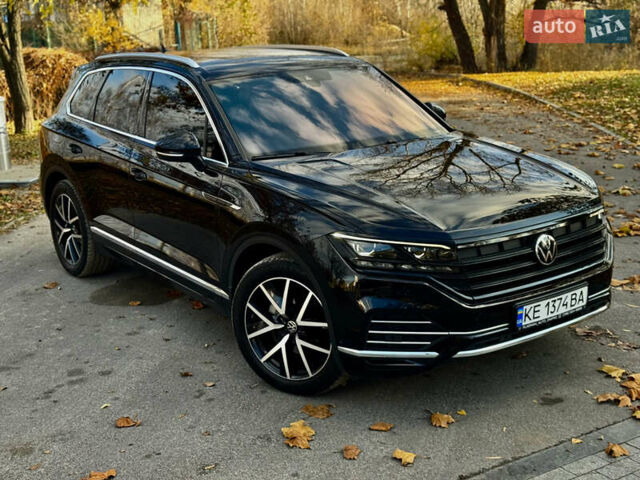 Черный Фольксваген Туарег, объемом двигателя 2.97 л и пробегом 108 тыс. км за 58500 $, фото 1 на Automoto.ua