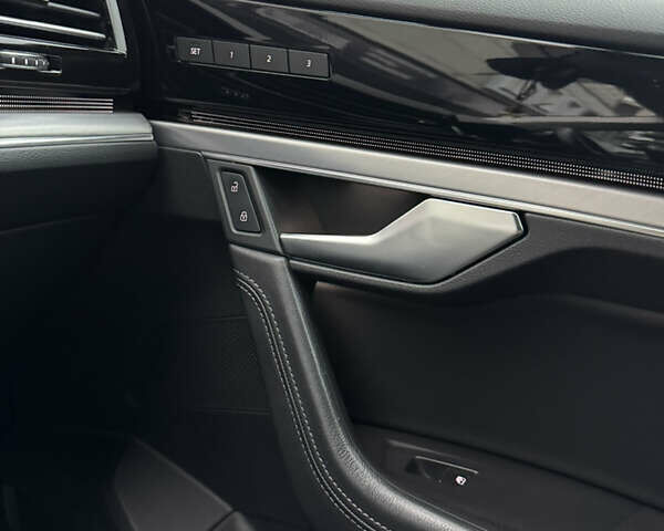 Черный Фольксваген Туарег, объемом двигателя 2.97 л и пробегом 186 тыс. км за 53000 $, фото 27 на Automoto.ua