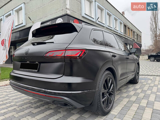 Черный Фольксваген Туарег, объемом двигателя 2.97 л и пробегом 186 тыс. км за 53000 $, фото 2 на Automoto.ua