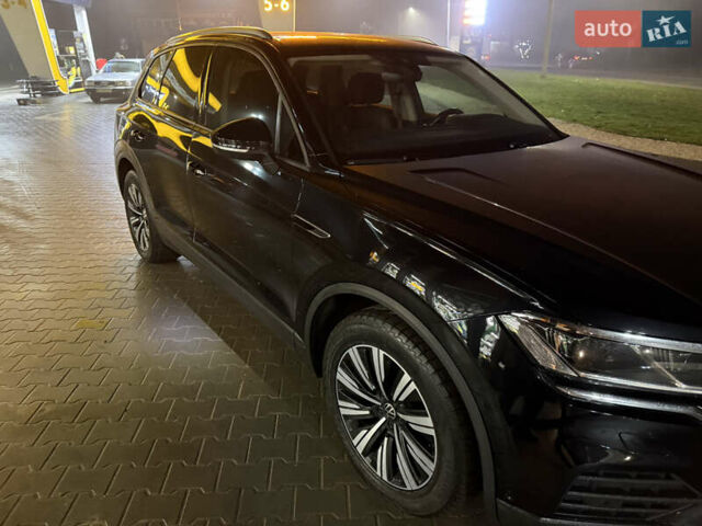 Черный Фольксваген Туарег, объемом двигателя 2.97 л и пробегом 134 тыс. км за 46000 $, фото 1 на Automoto.ua