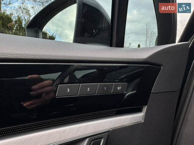 Черный Фольксваген Туарег, объемом двигателя 2.97 л и пробегом 108 тыс. км за 58500 $, фото 61 на Automoto.ua