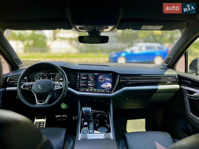 Черный Фольксваген Туарег, объемом двигателя 3 л и пробегом 171 тыс. км за 51999 $, фото 43 на Automoto.ua