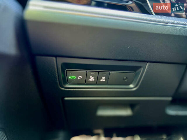 Черный Фольксваген Туарег, объемом двигателя 3 л и пробегом 171 тыс. км за 51999 $, фото 49 на Automoto.ua