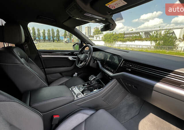 Черный Фольксваген Туарег, объемом двигателя 3 л и пробегом 171 тыс. км за 51999 $, фото 40 на Automoto.ua