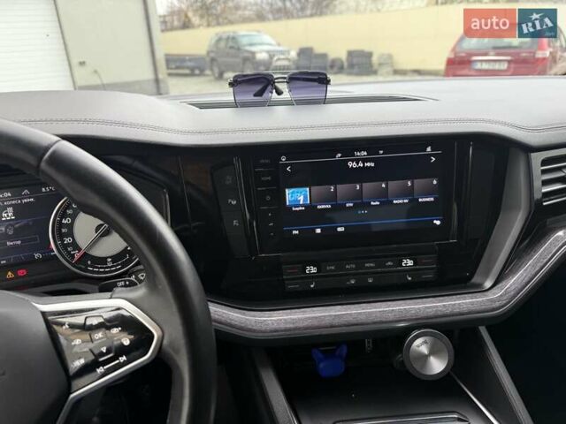 Черный Фольксваген Туарег, объемом двигателя 2.97 л и пробегом 126 тыс. км за 52000 $, фото 10 на Automoto.ua