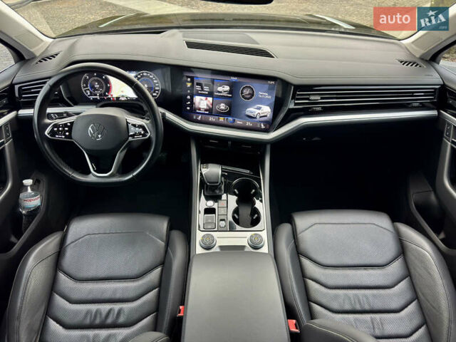 Черный Фольксваген Туарег, объемом двигателя 2.97 л и пробегом 108 тыс. км за 58500 $, фото 24 на Automoto.ua