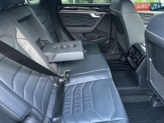 Черный Фольксваген Туарег, объемом двигателя 2.97 л и пробегом 161 тыс. км за 52500 $, фото 84 на Automoto.ua