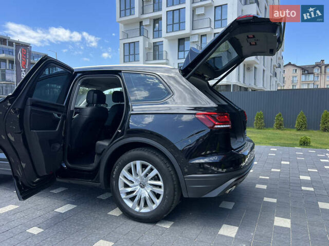 Черный Фольксваген Туарег, объемом двигателя 3 л и пробегом 143 тыс. км за 46000 $, фото 68 на Automoto.ua