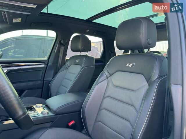 Черный Фольксваген Туарег, объемом двигателя 2.97 л и пробегом 114 тыс. км за 57900 $, фото 12 на Automoto.ua