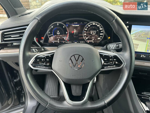 Черный Фольксваген Туарег, объемом двигателя 2.97 л и пробегом 161 тыс. км за 52500 $, фото 51 на Automoto.ua