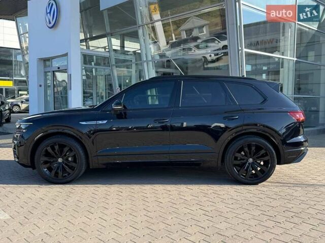 Черный Фольксваген Туарег, объемом двигателя 2.97 л и пробегом 114 тыс. км за 57900 $, фото 3 на Automoto.ua