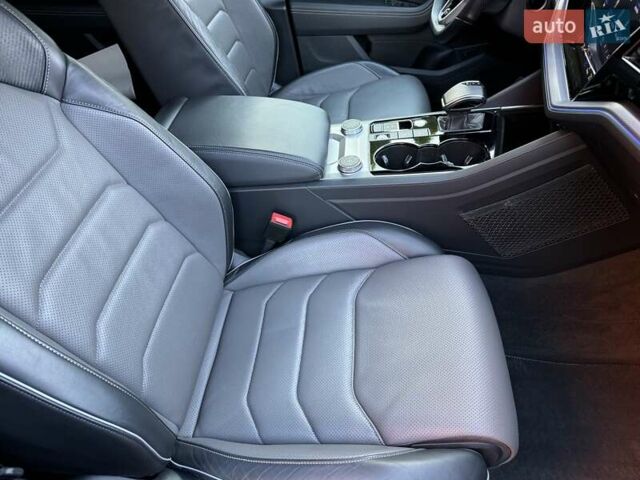 Чорний Фольксваген Туарег, об'ємом двигуна 2.97 л та пробігом 105 тис. км за 61500 $, фото 62 на Automoto.ua