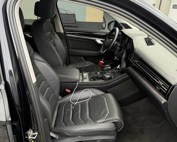 Черный Фольксваген Туарег, объемом двигателя 2.97 л и пробегом 126 тыс. км за 52000 $, фото 16 на Automoto.ua