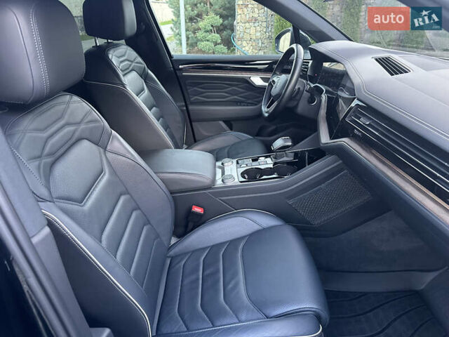 Черный Фольксваген Туарег, объемом двигателя 2.97 л и пробегом 161 тыс. км за 52500 $, фото 69 на Automoto.ua