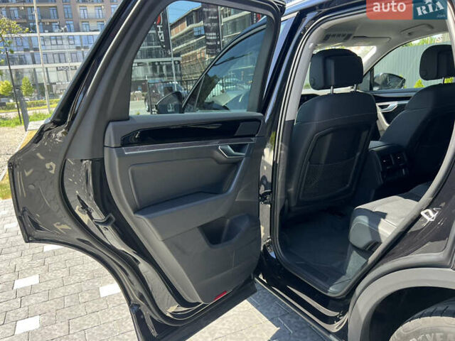 Черный Фольксваген Туарег, объемом двигателя 3 л и пробегом 143 тыс. км за 46000 $, фото 25 на Automoto.ua