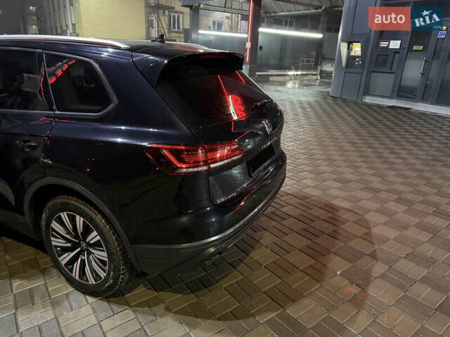 Черный Фольксваген Туарег, объемом двигателя 2.97 л и пробегом 134 тыс. км за 46000 $, фото 13 на Automoto.ua