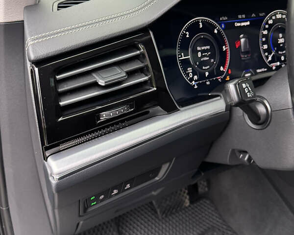 Черный Фольксваген Туарег, объемом двигателя 2.97 л и пробегом 186 тыс. км за 53000 $, фото 22 на Automoto.ua