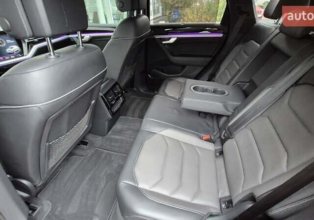 Чорний Фольксваген Туарег, об'ємом двигуна 2.97 л та пробігом 62 тис. км за 61200 $, фото 12 на Automoto.ua