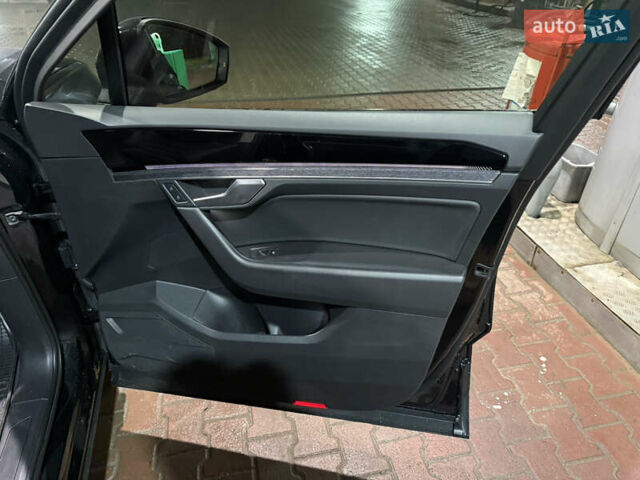 Черный Фольксваген Туарег, объемом двигателя 2.97 л и пробегом 134 тыс. км за 46000 $, фото 20 на Automoto.ua