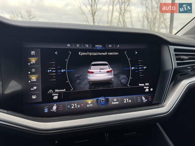 Черный Фольксваген Туарег, объемом двигателя 2.97 л и пробегом 108 тыс. км за 58500 $, фото 47 на Automoto.ua