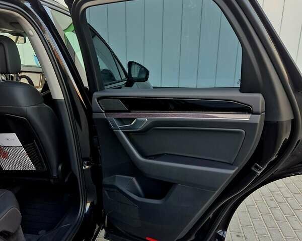 Черный Фольксваген Туарег, объемом двигателя 2.97 л и пробегом 214 тыс. км за 41900 $, фото 14 на Automoto.ua