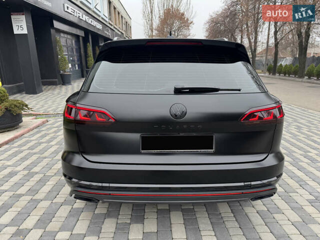 Черный Фольксваген Туарег, объемом двигателя 2.97 л и пробегом 186 тыс. км за 53000 $, фото 8 на Automoto.ua