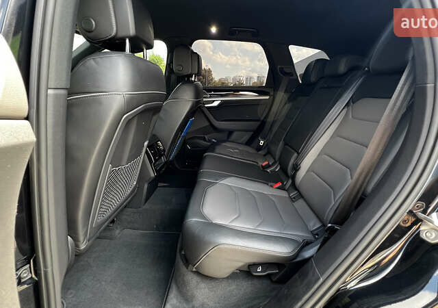 Черный Фольксваген Туарег, объемом двигателя 3 л и пробегом 171 тыс. км за 51999 $, фото 30 на Automoto.ua