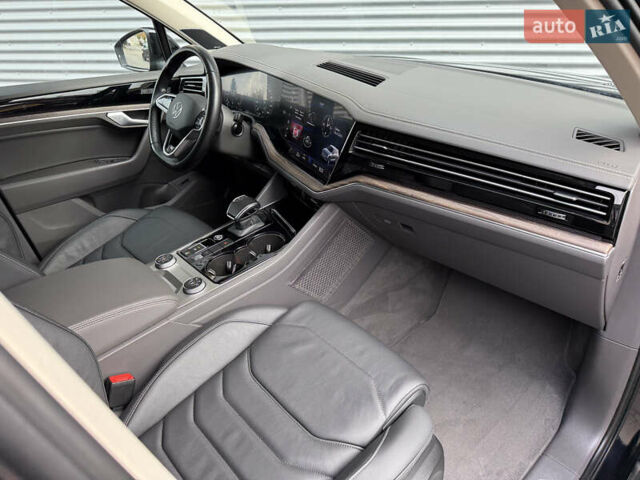 Черный Фольксваген Туарег, объемом двигателя 3 л и пробегом 140 тыс. км за 57999 $, фото 23 на Automoto.ua