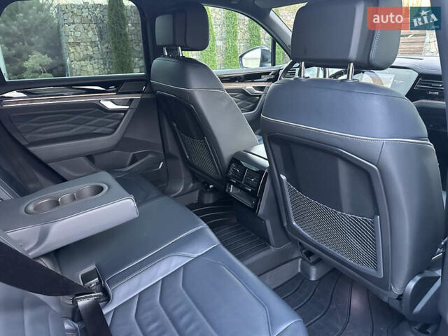 Черный Фольксваген Туарег, объемом двигателя 2.97 л и пробегом 161 тыс. км за 52500 $, фото 83 на Automoto.ua