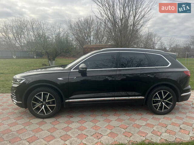 Черный Фольксваген Туарег, объемом двигателя 3 л и пробегом 142 тыс. км за 53700 $, фото 3 на Automoto.ua