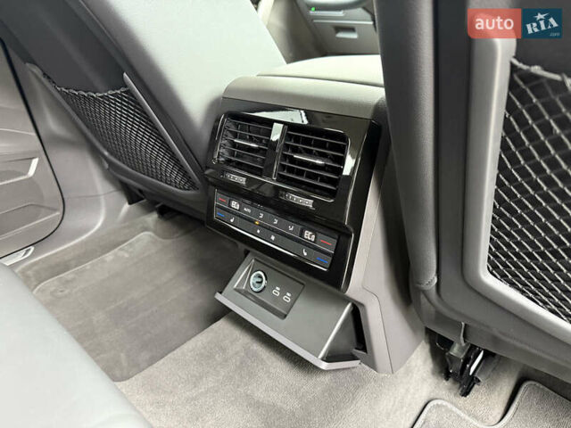 Черный Фольксваген Туарег, объемом двигателя 3 л и пробегом 140 тыс. км за 57999 $, фото 41 на Automoto.ua