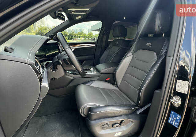 Черный Фольксваген Туарег, объемом двигателя 3 л и пробегом 171 тыс. км за 51999 $, фото 28 на Automoto.ua