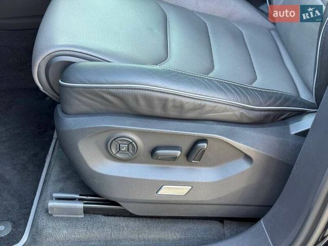 Черный Фольксваген Туарег, объемом двигателя 2.97 л и пробегом 114 тыс. км за 57900 $, фото 7 на Automoto.ua