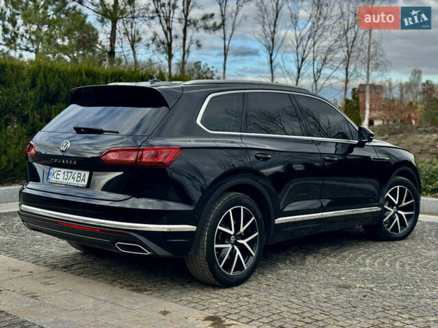 Черный Фольксваген Туарег, объемом двигателя 2.97 л и пробегом 108 тыс. км за 58500 $, фото 5 на Automoto.ua