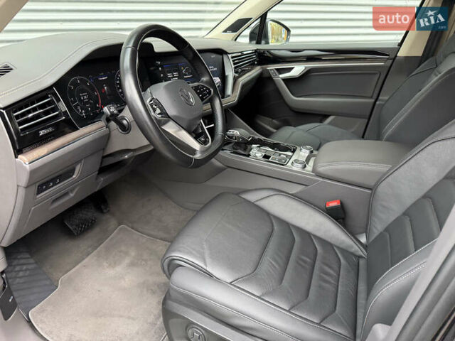 Черный Фольксваген Туарег, объемом двигателя 3 л и пробегом 140 тыс. км за 57999 $, фото 60 на Automoto.ua