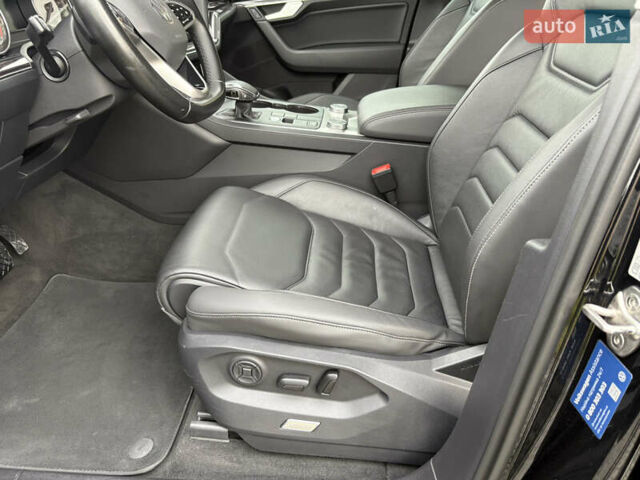 Черный Фольксваген Туарег, объемом двигателя 2.97 л и пробегом 133 тыс. км за 46900 $, фото 21 на Automoto.ua