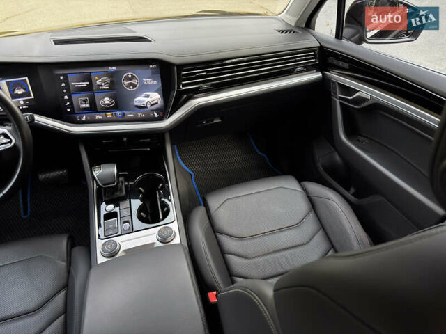 Чорний Фольксваген Туарег, об'ємом двигуна 2.97 л та пробігом 108 тис. км за 57800 $, фото 27 на Automoto.ua