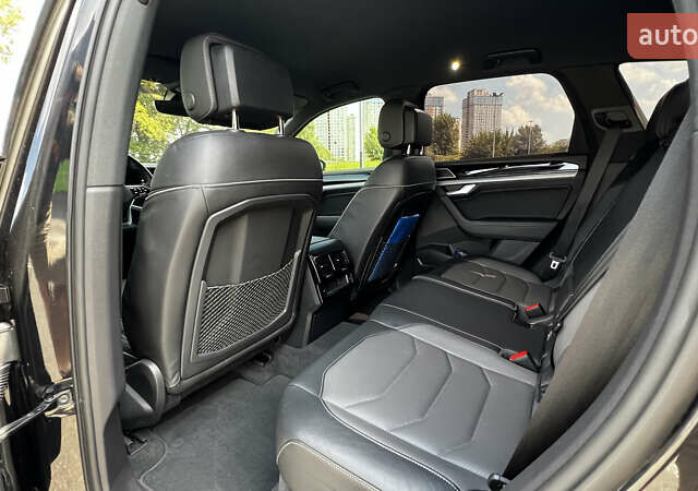 Черный Фольксваген Туарег, объемом двигателя 3 л и пробегом 171 тыс. км за 51999 $, фото 31 на Automoto.ua